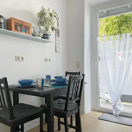 Gemuetliches Apartment, Seenaehe, Wm, Wlan, Balkon アパート